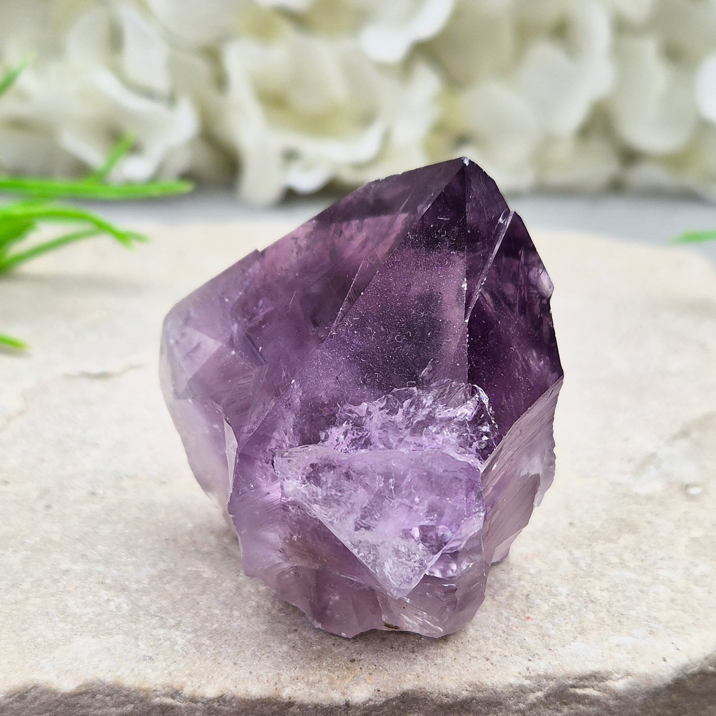 Amethyst standing point with rich purple tones, ideal for creating a calm, grounded space. A striking piece for display, meditation, or everyday energy support.