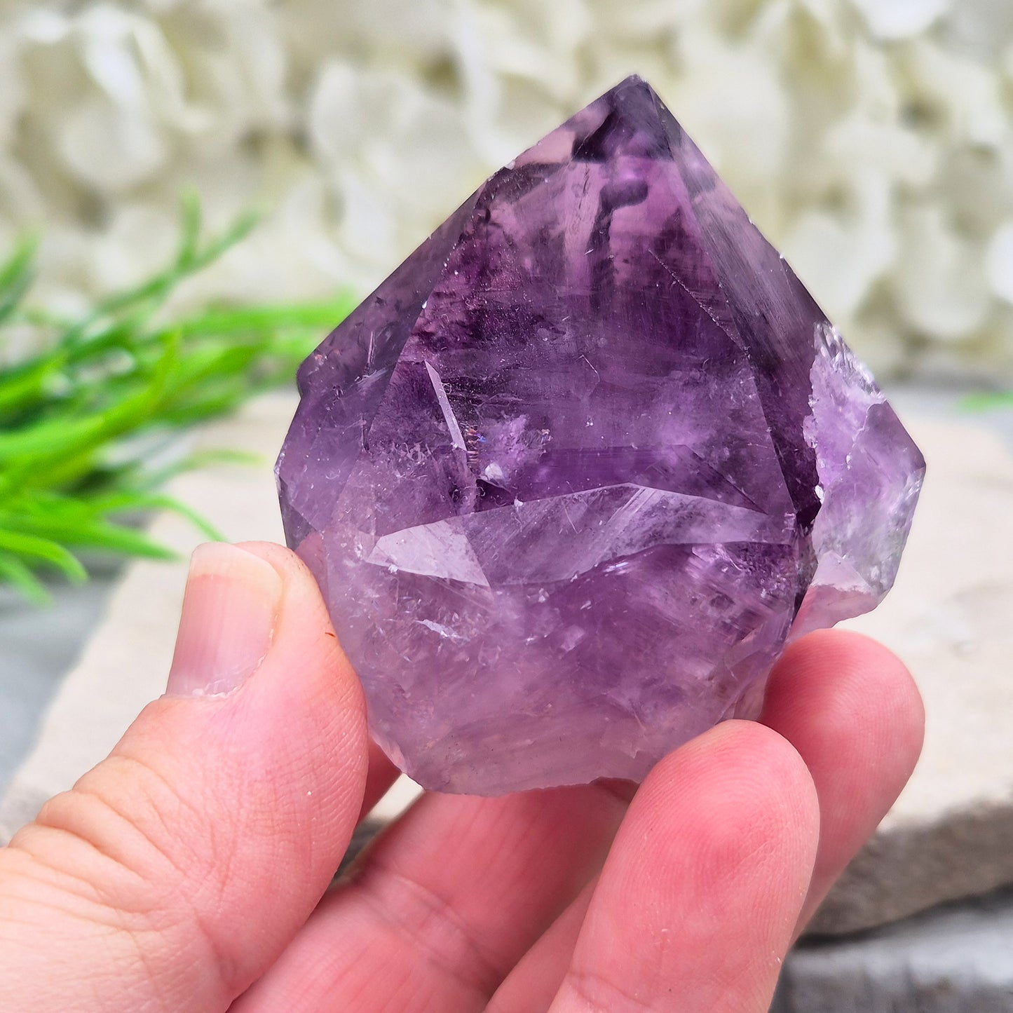 Amethyst standing point with rich purple tones, ideal for creating a calm, grounded space. A striking piece for display, meditation, or everyday energy support.