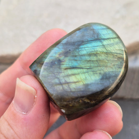 Labradorite freeform crystal with flashes of colour. Supports intuition, focus, and spiritual balance. Perfect for display or energy work.