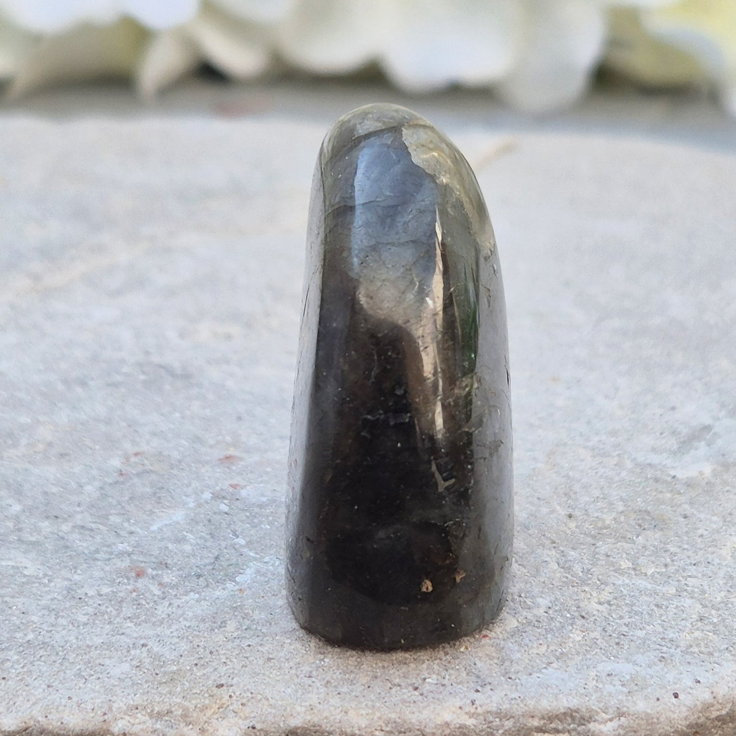 Labradorite freeform crystal with flashes of colour. Supports intuition, focus, and spiritual balance. Perfect for display or energy work.
