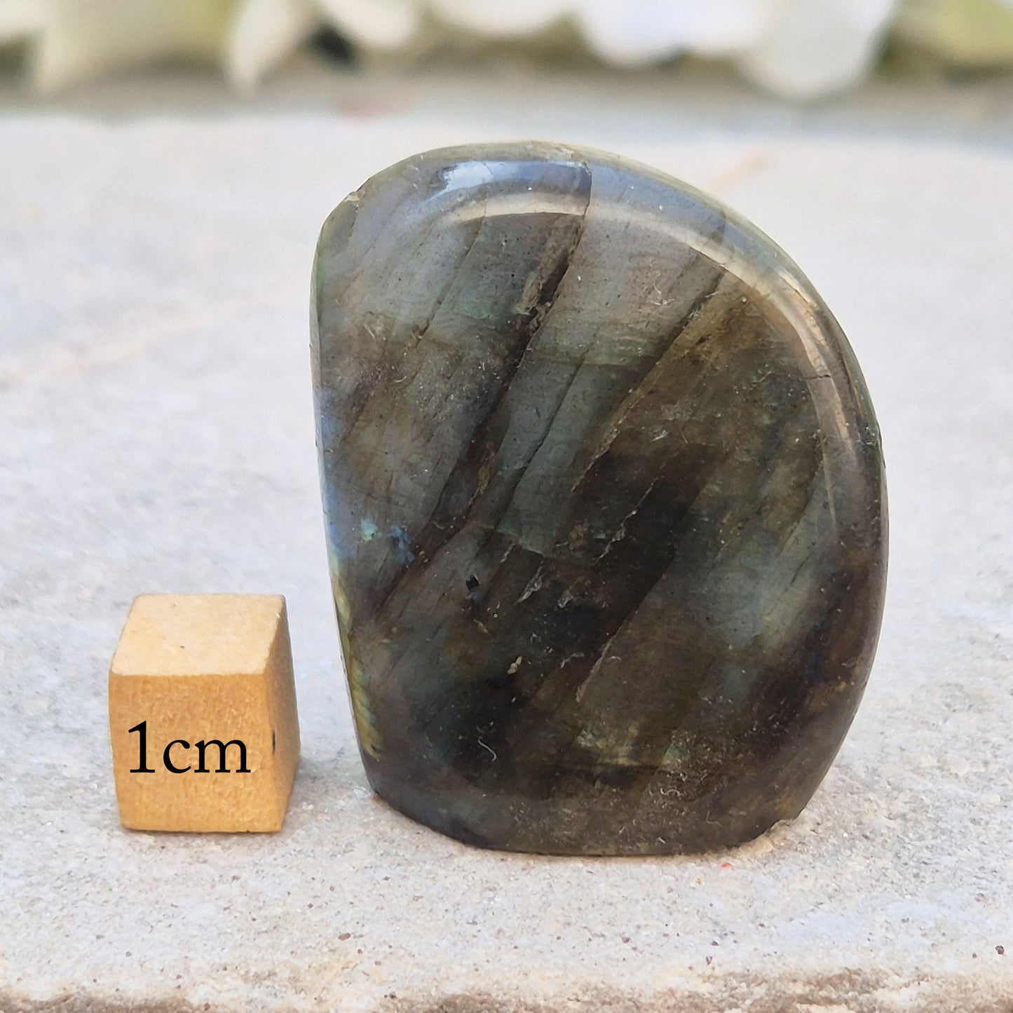 Labradorite freeform crystal with flashes of colour. Supports intuition, focus, and spiritual balance. Perfect for display or energy work.