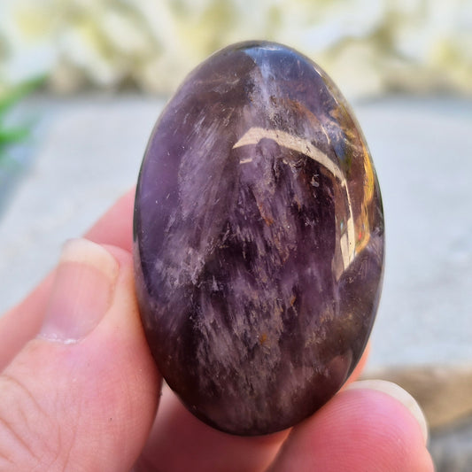 Natural Ametrine palm stone with subtle colour mix and organic inclusions. A smooth, easy-to-hold crystal for focus, balance, and direction. 