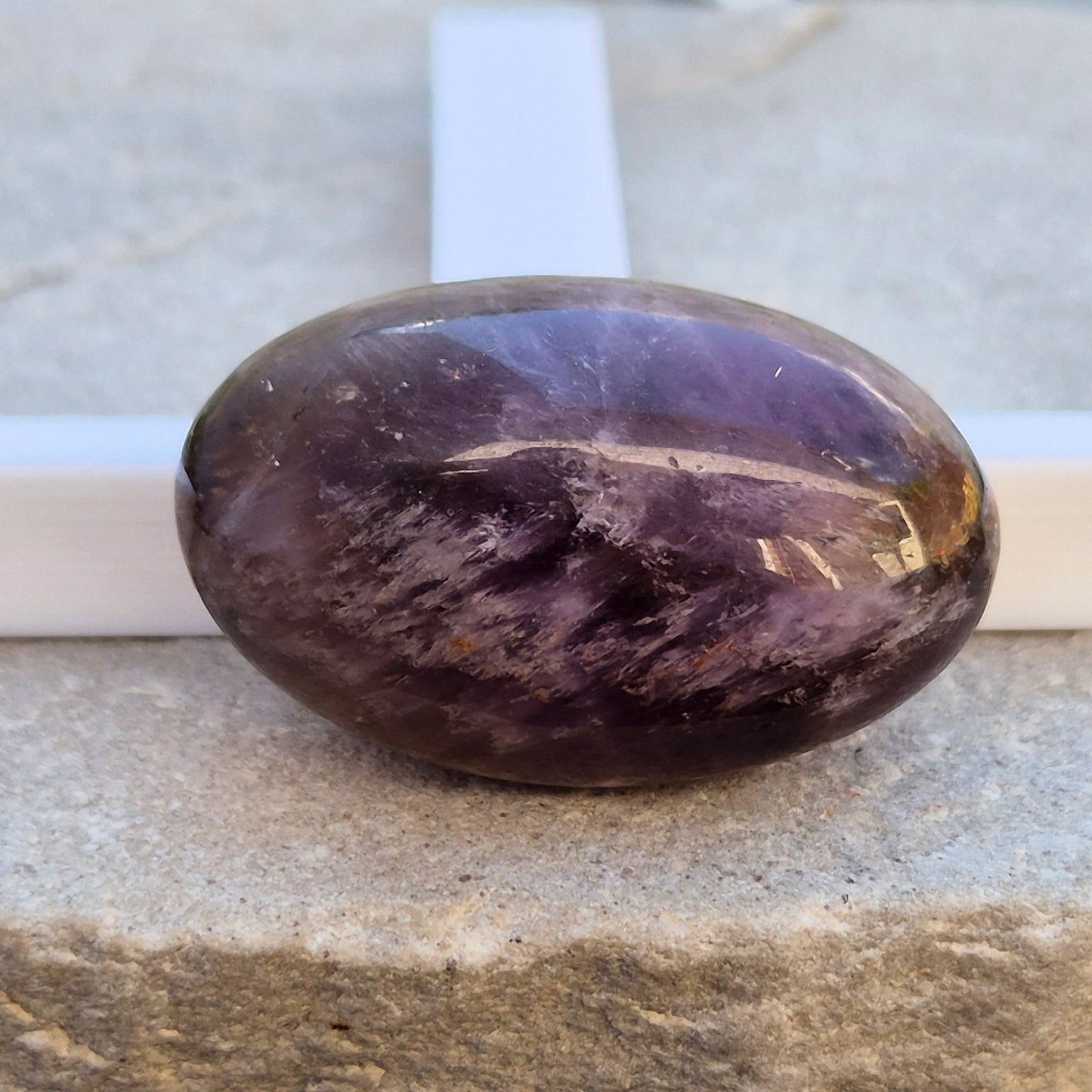 Natural Ametrine palm stone with subtle colour mix and organic inclusions. A smooth, easy-to-hold crystal for focus, balance, and direction. 