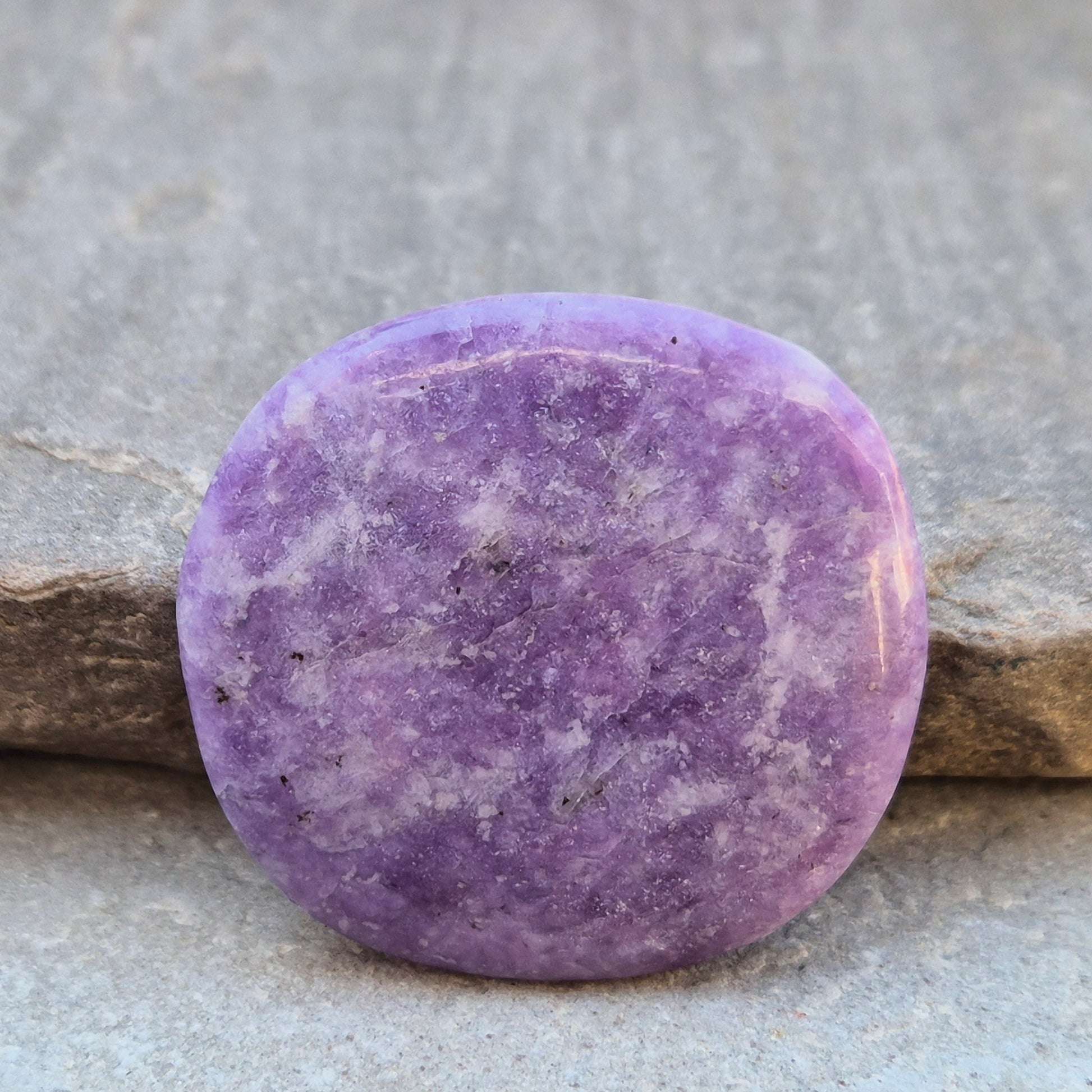 Beautiful Lepidolite crystal in gentle purple tones. A comforting crystal for stress, overwhelm, and relaxation — perfect as a thoughtful gift or daily support.