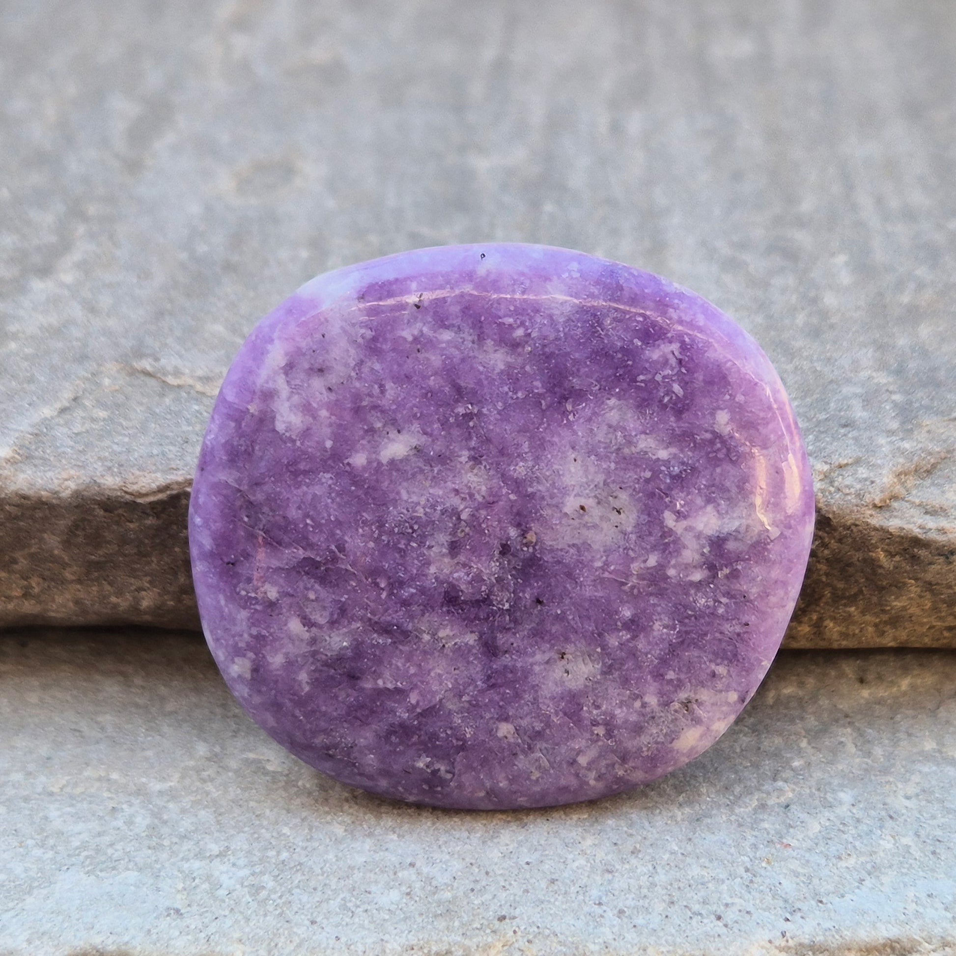Beautiful Lepidolite crystal in gentle purple tones. A comforting crystal for stress, overwhelm, and relaxation — perfect as a thoughtful gift or daily support.
