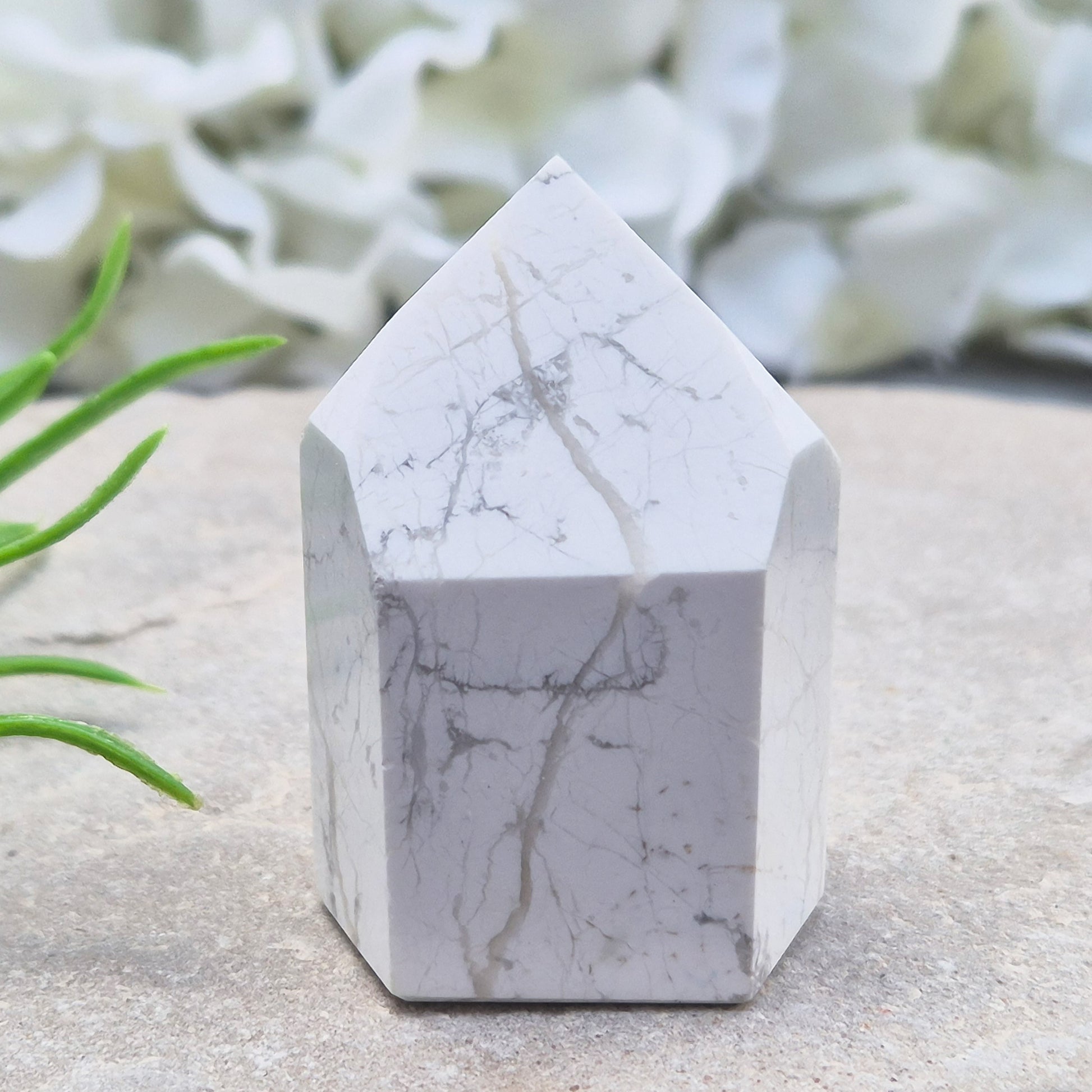 Howlite crystal point for calm, focus, and emotional balance. Perfect for meditation, healing spaces, or crystal collections.