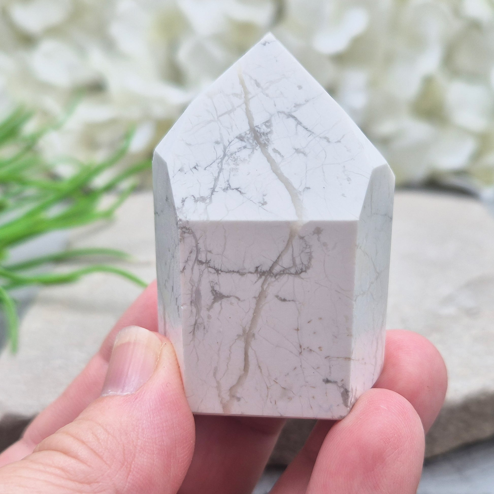 Howlite crystal point for calm, focus, and emotional balance. Perfect for meditation, healing spaces, or crystal collections.