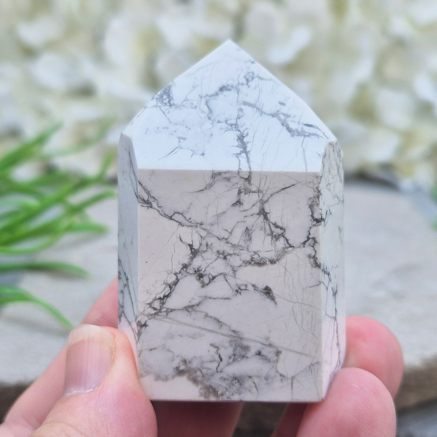 Howlite crystal point for calm, focus, and emotional balance. Perfect for meditation, healing spaces, or crystal collections.