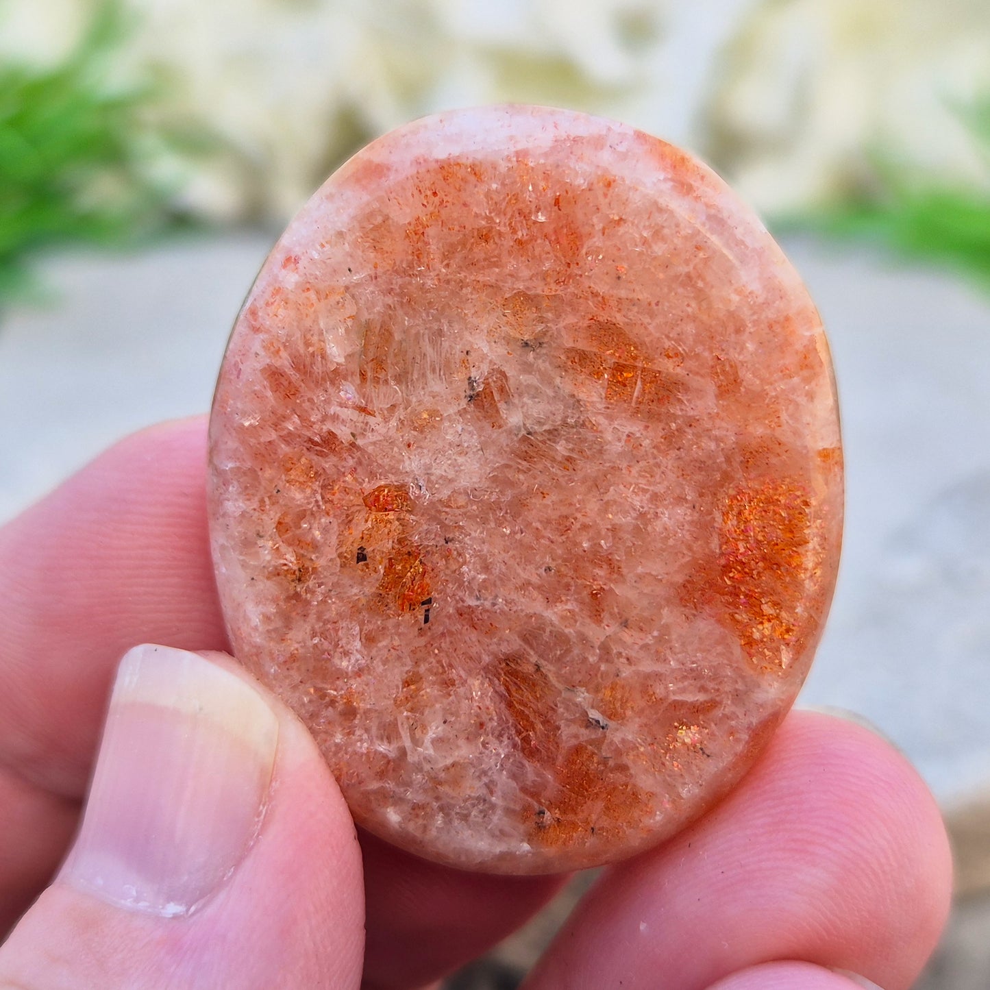 This flat, oval Sunstone palm stone carries soft peachy-orange tones and sits smoothly in the hand. Small enough to slip into a pocket or bag — sunshine you can carry with you.