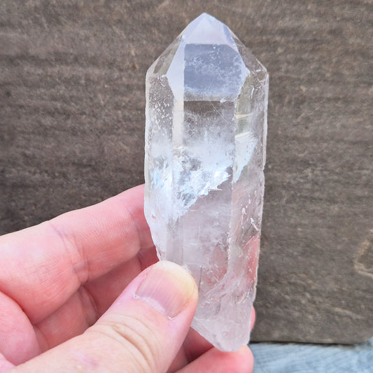 Natural quartz point from Brazil – Beautifully formed, high-quality crystals ideal for amplifying energy, meditation, or display in your crystal collection.