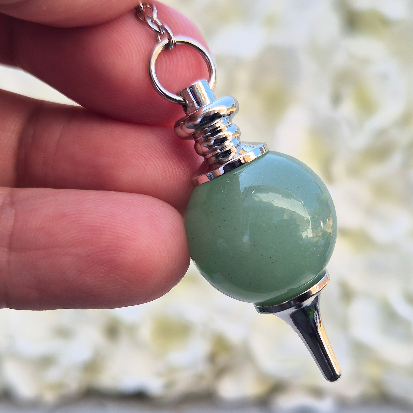 Green Aventurine pendulum with metal tip for heart-led dowsing, clarity, and calm. Ideal for energy healing, chakra work, and gentle emotional guidance.