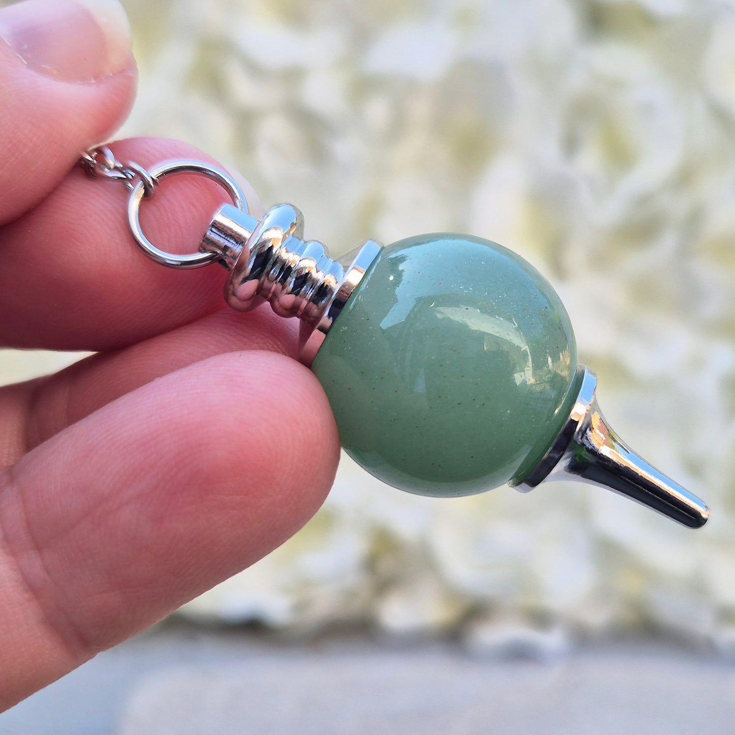 Green Aventurine pendulum with metal tip for heart-led dowsing, clarity, and calm. Ideal for energy healing, chakra work, and gentle emotional guidance.