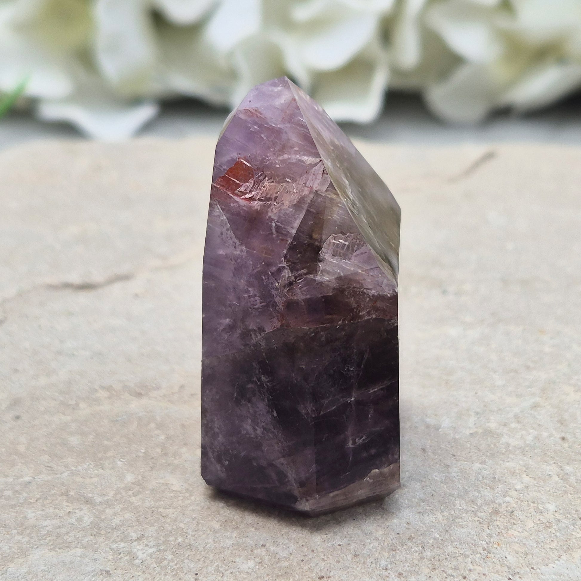 Natural Super Seven standing point (Melody Stone) with amethyst, smoky quartz and rare inclusions. High-vibration crystal for meditation, energy work and grids.