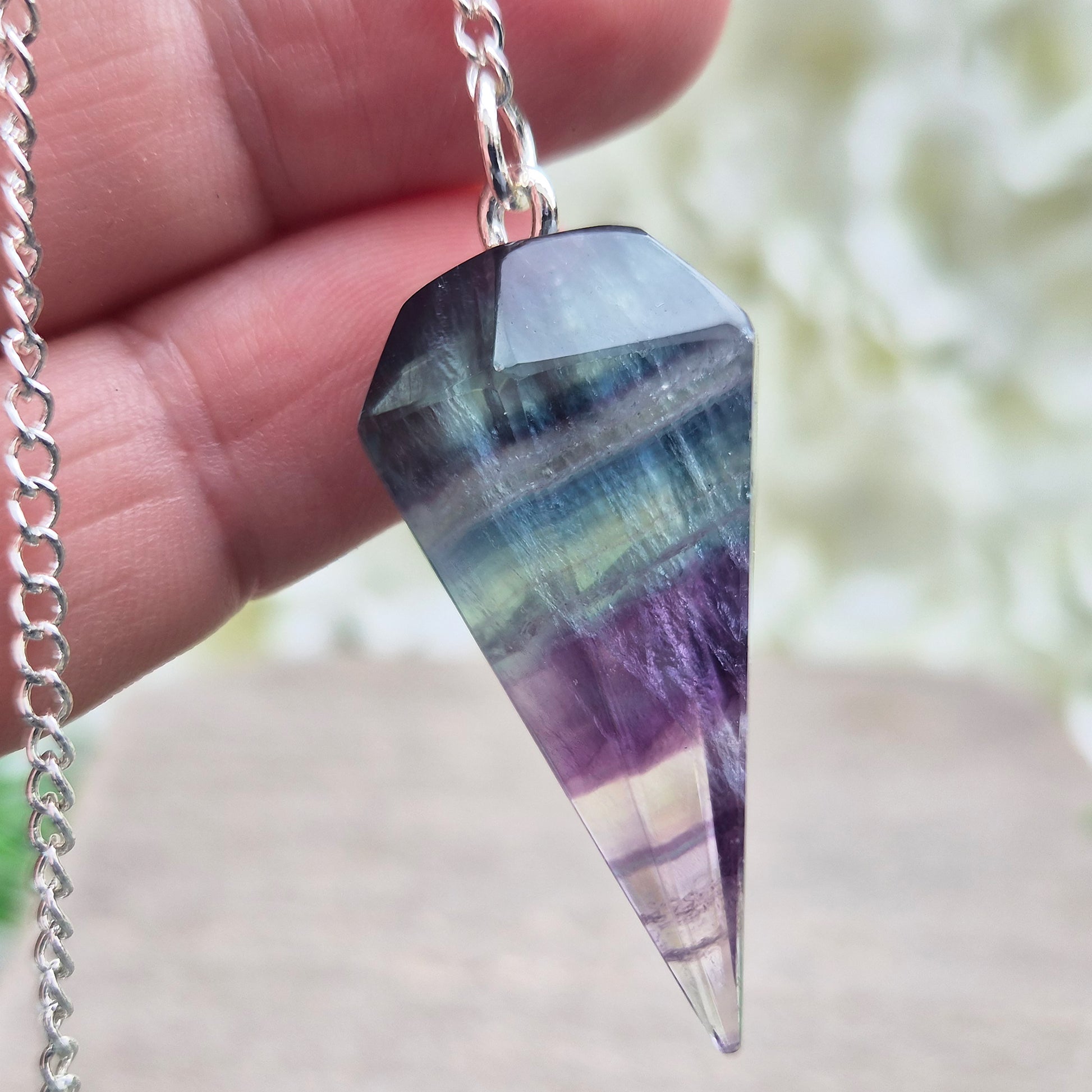 Fluorite crystal pendulum – perfect for dowsing, energy work, and meditation. A calming tool for clarity, focus, and intuitive guidance. 