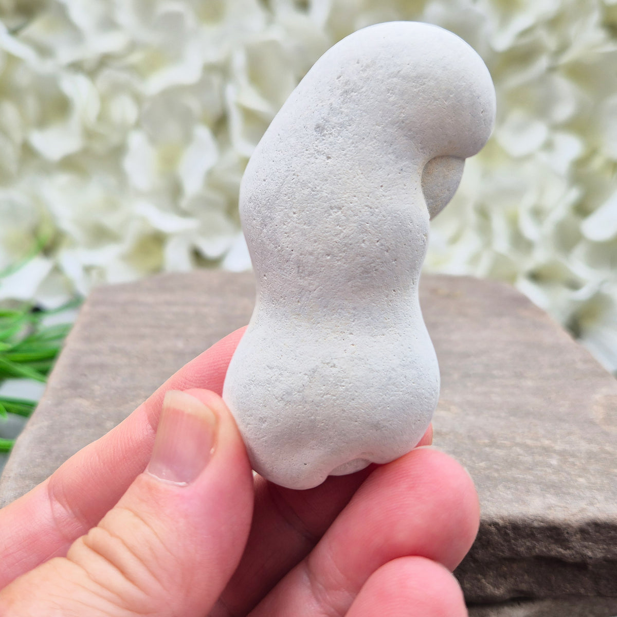 Menalite Freeform from Morocco – Goddess Stone of feminine wisdom, grounding and transformation. A nurturing crystal for meditation and life’s cycles.