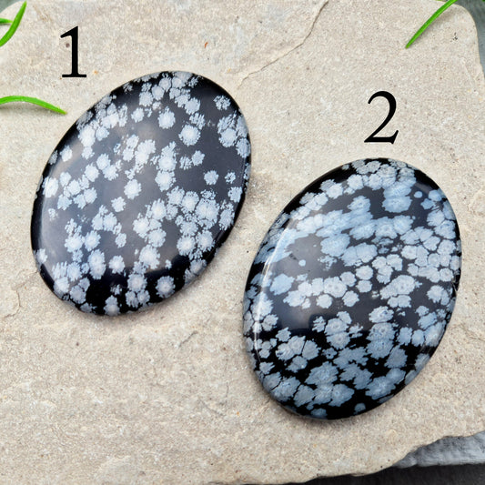 Snowflake Obsidian Palm Stone – grounding crystal for emotional balance, breaking patterns, steady protection. Smooth polished palm stone for everyday use.