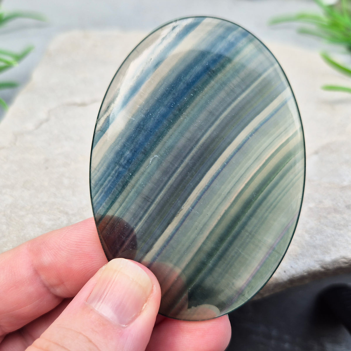 Fluorite palm stone in transparent green banding. Supports focus, mental balance, and calm energy. Perfect for holding, meditation, or gifting.