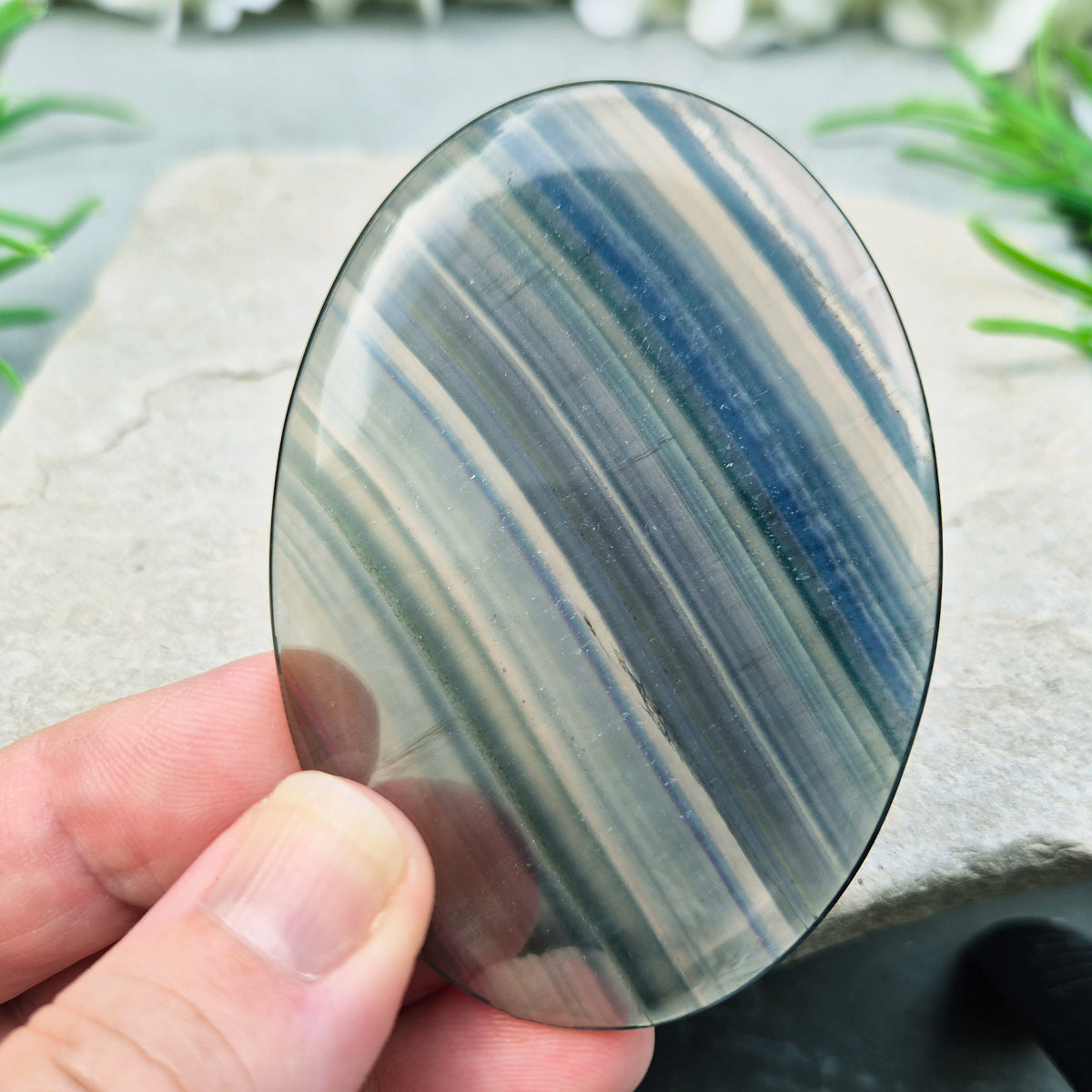 Fluorite palm stone in transparent green banding. Supports focus, mental balance, and calm energy. Perfect for holding, meditation, or gifting.