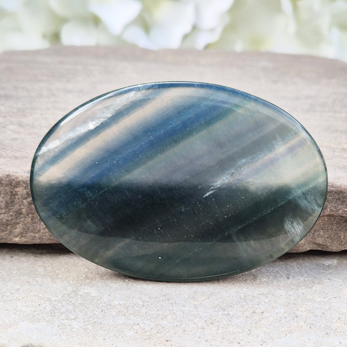 Fluorite palm stone in transparent green banding. Supports focus, mental balance, and calm energy. Perfect for holding, meditation, or gifting.