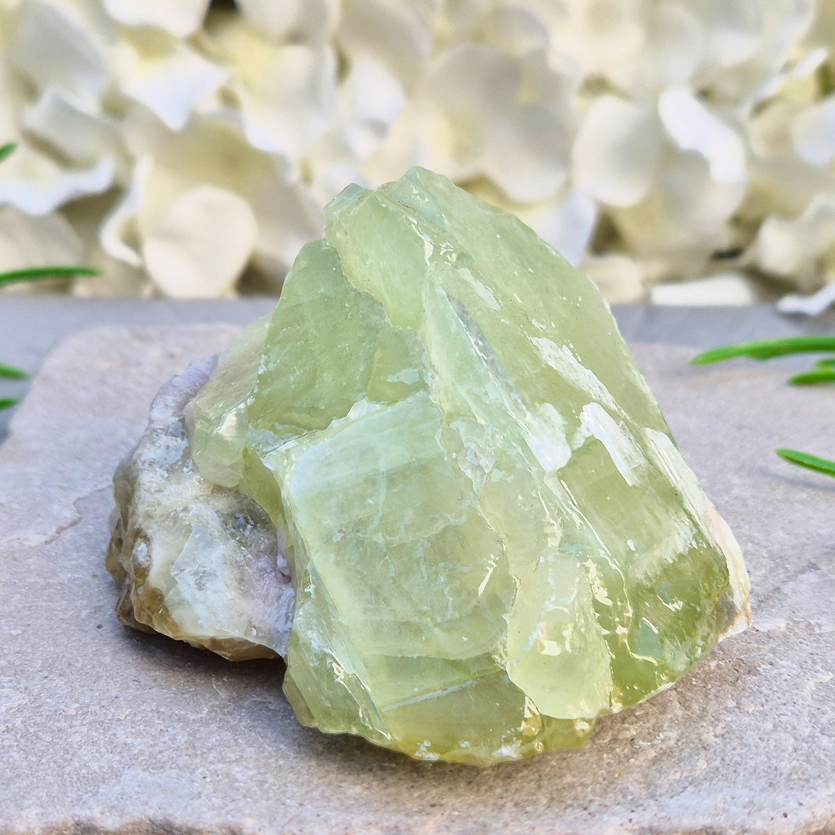 Soothing Green Calcite chunk that encourages release, emotional balance and gentle renewal. Ideal for heart-centred energy work and fresh starts. 
