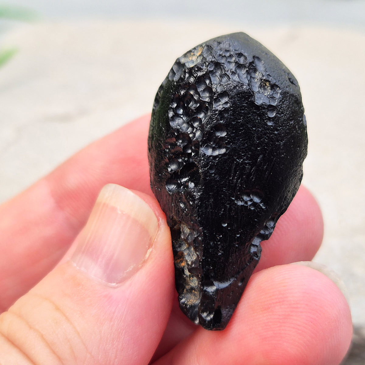 Natural Black Tektite to strengthen grounding, release blockages, and support personal growth. Ideal for energy work and transformation.