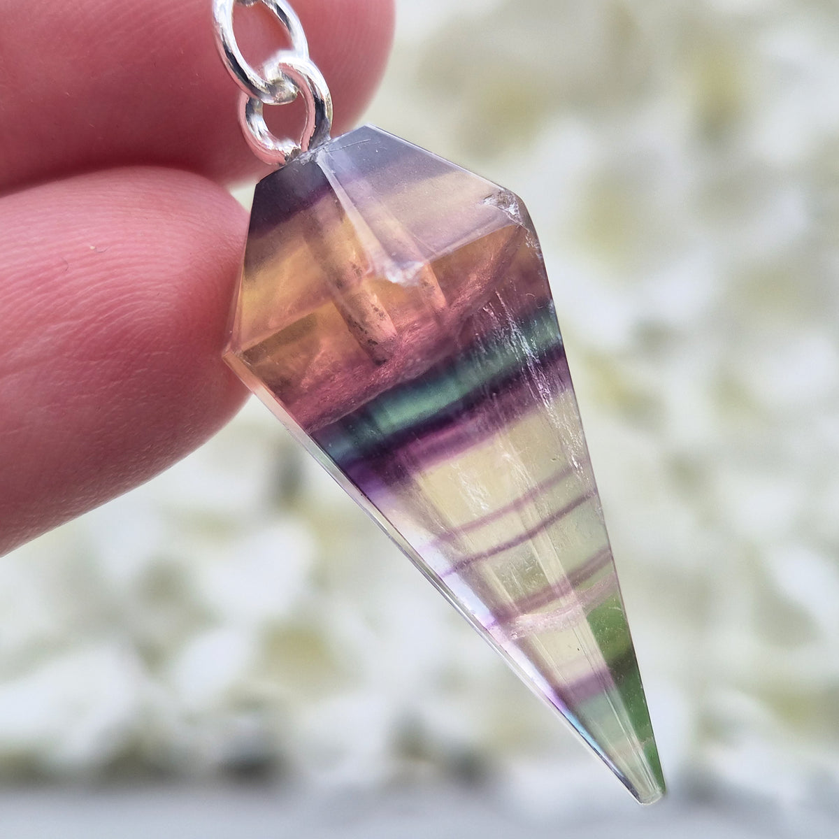 Fluorite crystal pendulum – perfect for dowsing, energy work, and meditation. A calming tool for clarity, focus, and intuitive guidance.