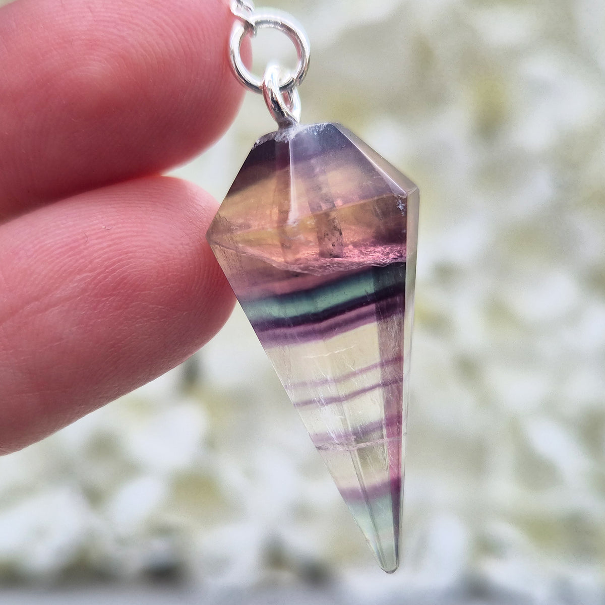 Fluorite crystal pendulum – perfect for dowsing, energy work, and meditation. A calming tool for clarity, focus, and intuitive guidance.