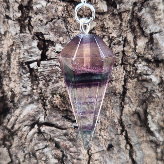 Fluorite crystal pendulum – perfect for dowsing, energy work, and meditation. A calming tool for clarity, focus, and intuitive guidance.