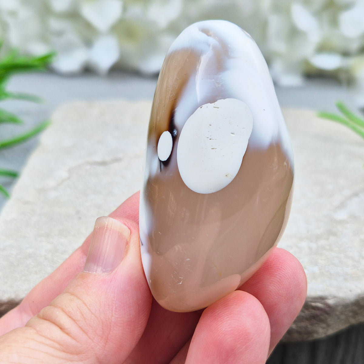 this orca agate has honey-caramel colouring and white markings. No two pieces show the same pattern and colouring.