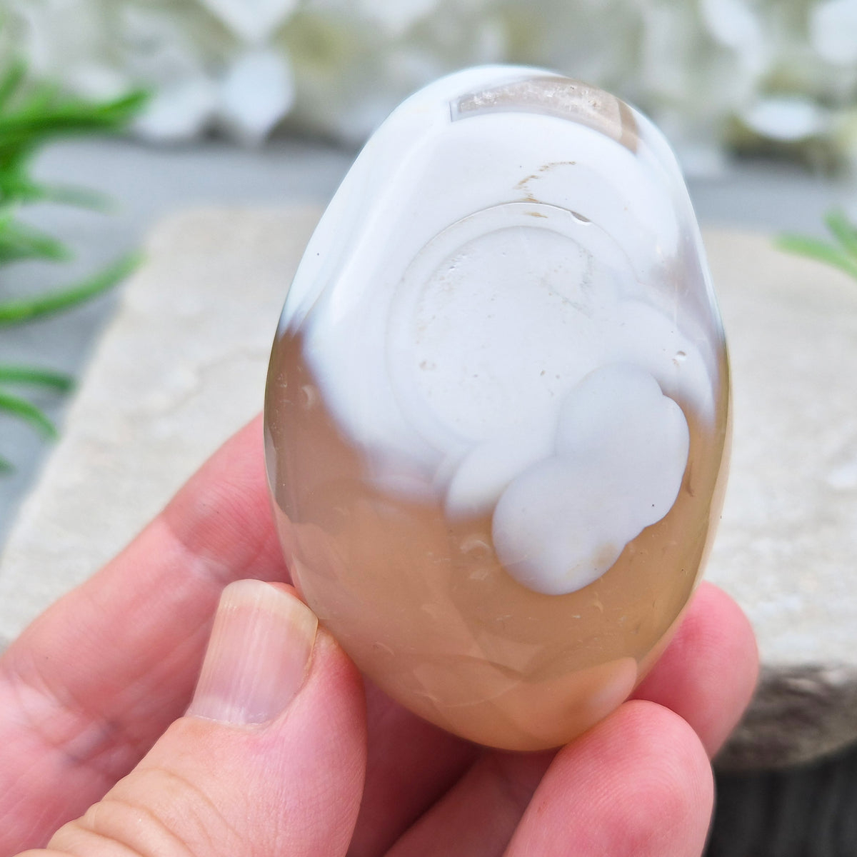 this orca agate has honey-caramel colouring and white markings. No two pieces show the same pattern and colouring.