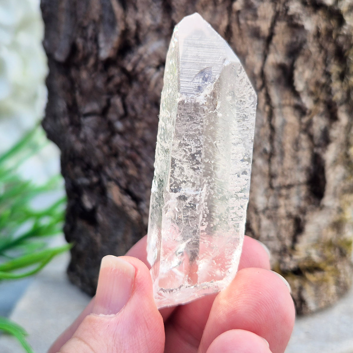 Starbrary Quartz Point – Enhances clarity, intuition, and focus. Supports balance, amplifies energy, and promotes deeper insight and inner peace.
