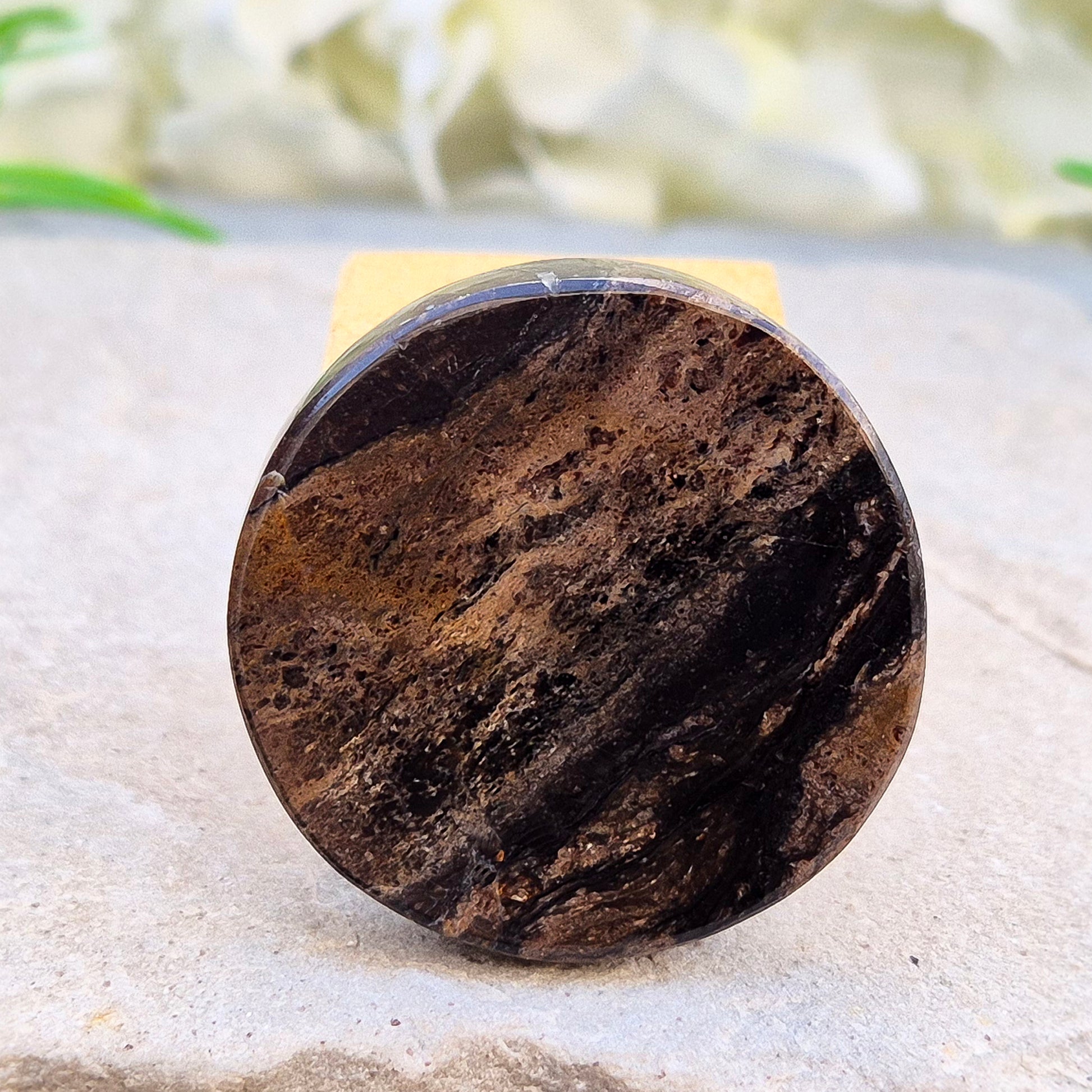 Brown & Black Obsidian Disk: A powerful blend of grounding, protection, emotional healing, and transformation. Perfect for balance, resilience, and growth.