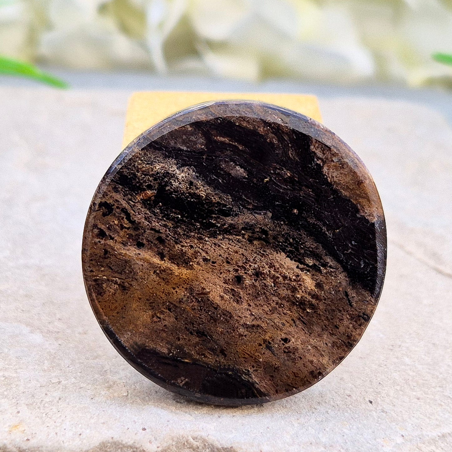 Brown & Black Obsidian Disk: A powerful blend of grounding, protection, emotional healing, and transformation. Perfect for balance, resilience, and growth.