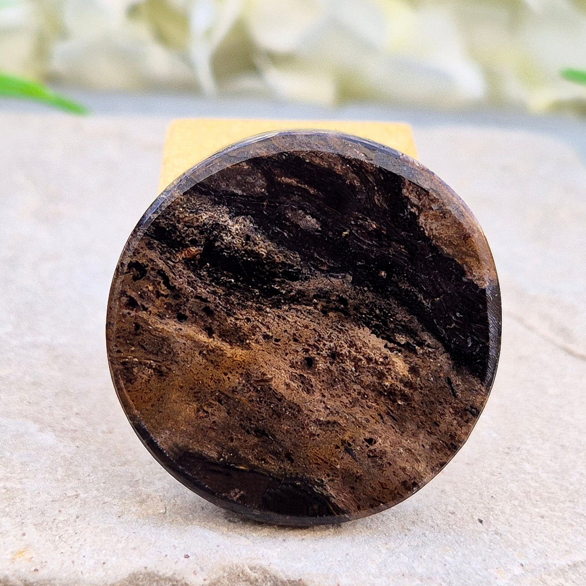 Brown & Black Obsidian Disk: A powerful blend of grounding, protection, emotional healing, and transformation. Perfect for balance, resilience, and growth.