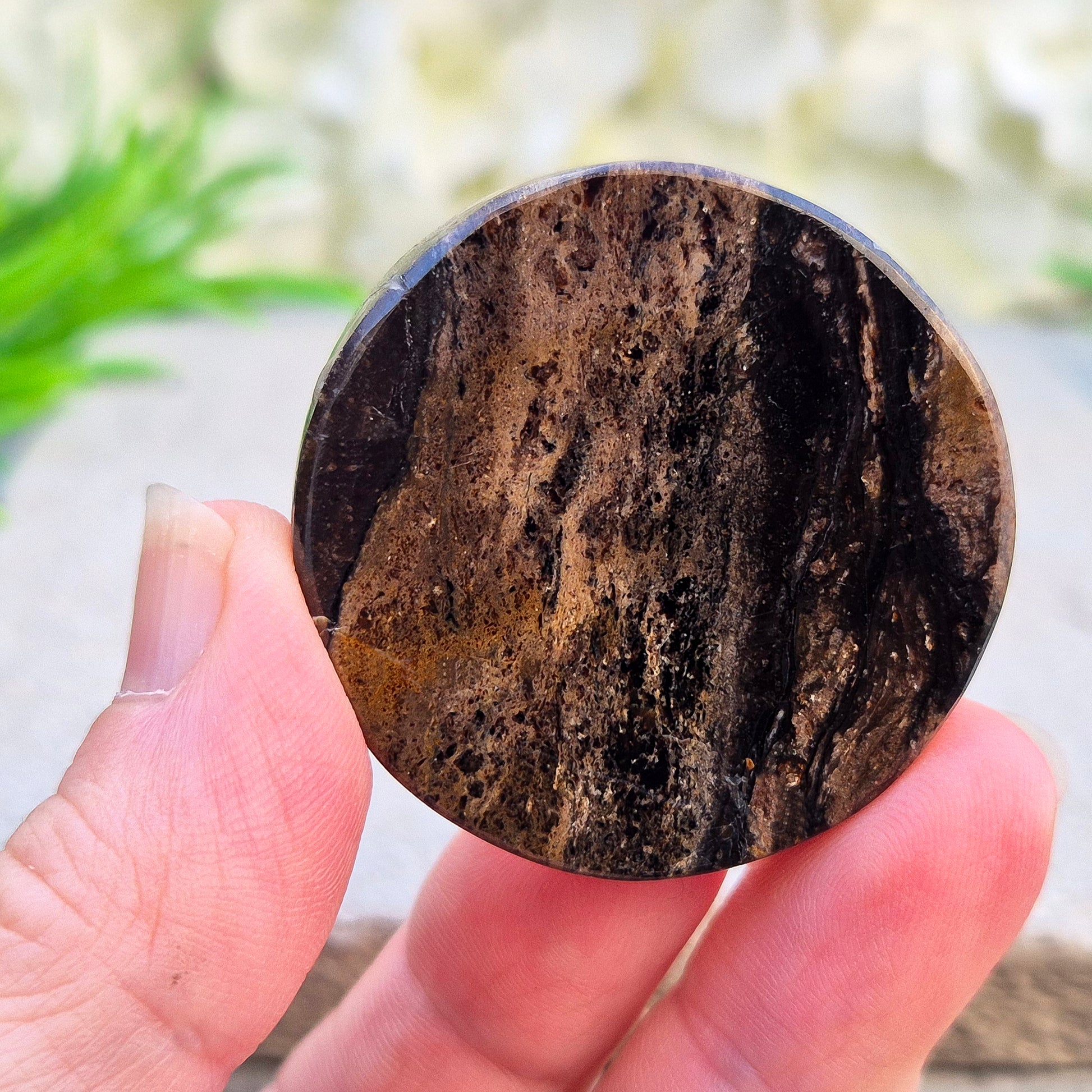 Brown & Black Obsidian Disk: A powerful blend of grounding, protection, emotional healing, and transformation. Perfect for balance, resilience, and growth.