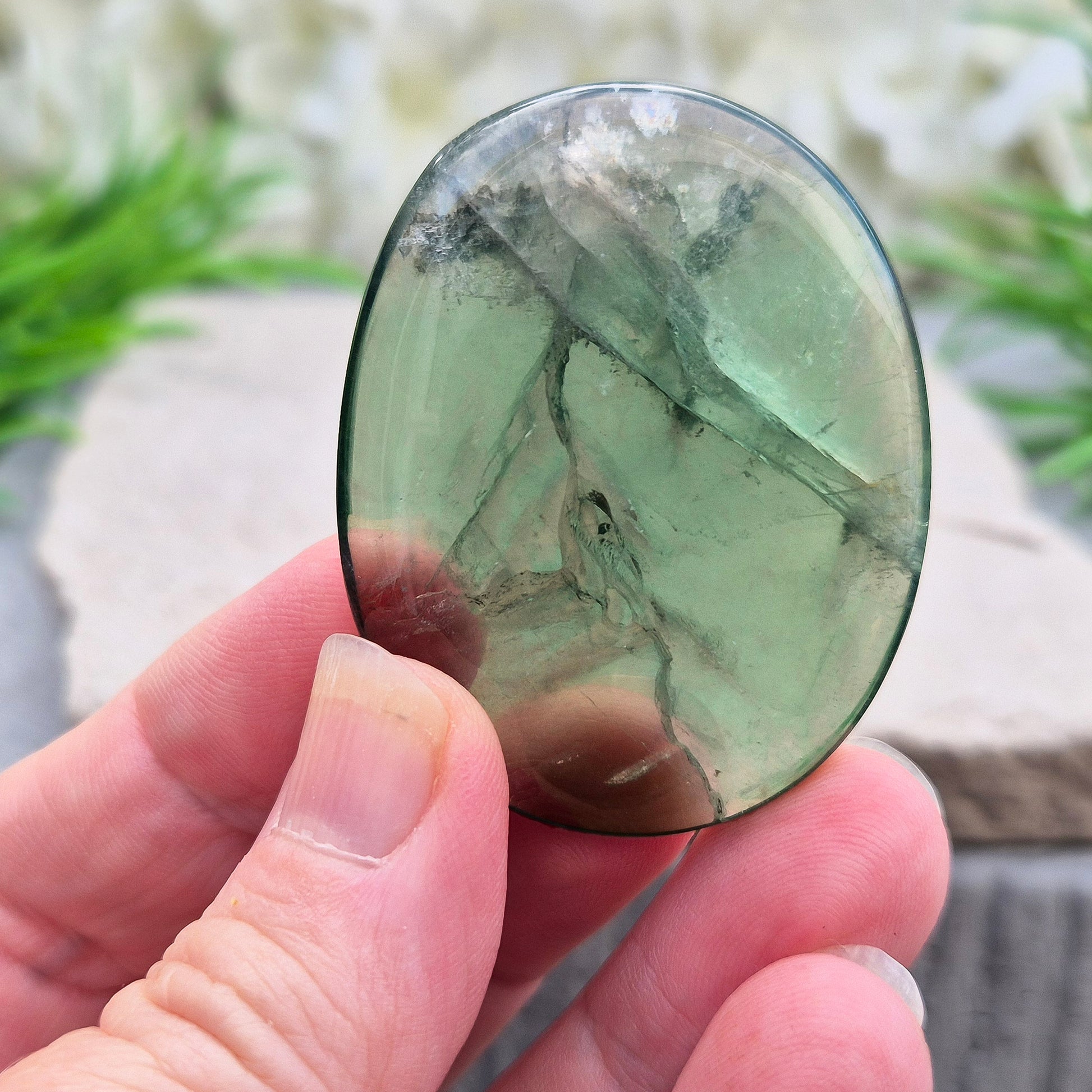 Find clarity and protection with Green Fluorite! Cut through mental clutter, ease anxiety, and promote clear thinking. Enhance memory, stability.