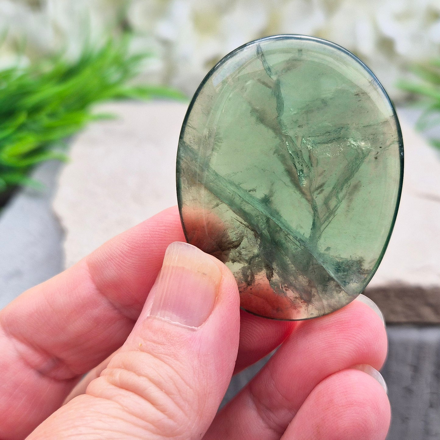 Find clarity and protection with Green Fluorite! Cut through mental clutter, ease anxiety, and promote clear thinking. Enhance memory, stability.