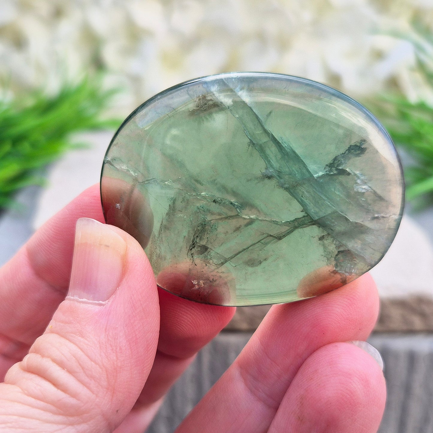 Find clarity and protection with Green Fluorite! Cut through mental clutter, ease anxiety, and promote clear thinking. Enhance memory, stability.