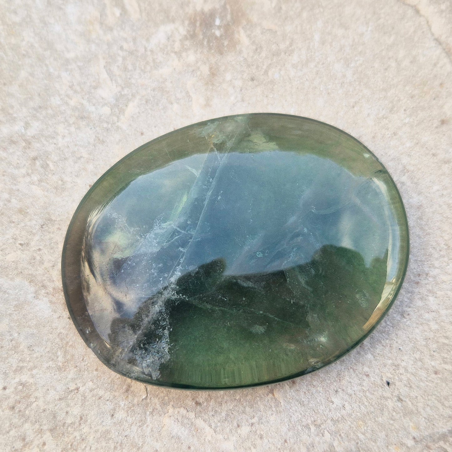 Find clarity and protection with Green Fluorite! Cut through mental clutter, ease anxiety, and promote clear thinking. Enhance memory, stability.