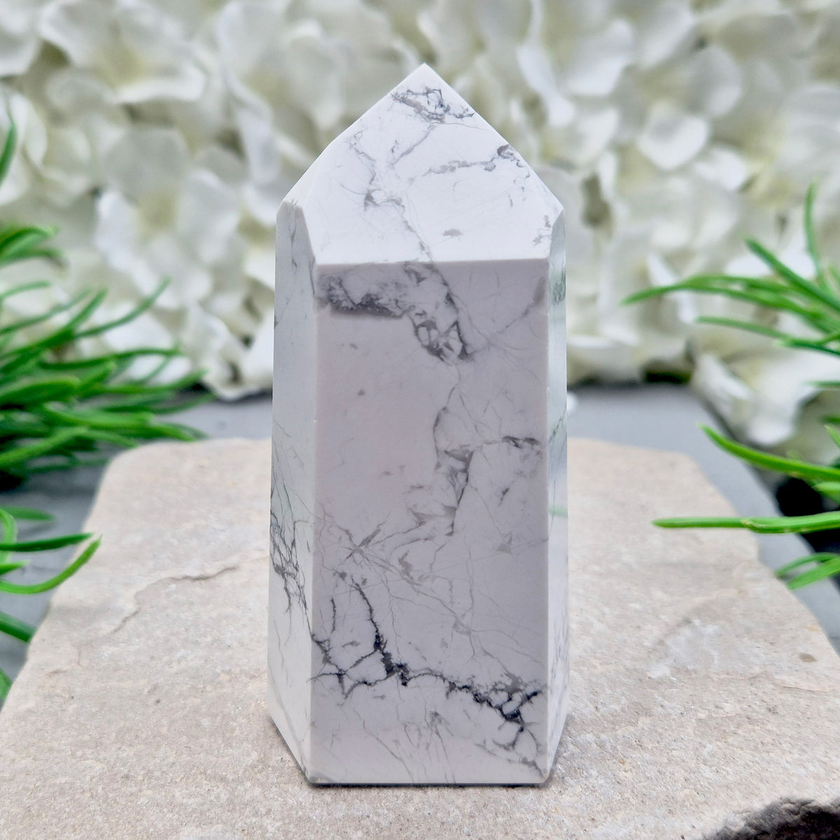 Howlite Crystal Point, Crystal Tower