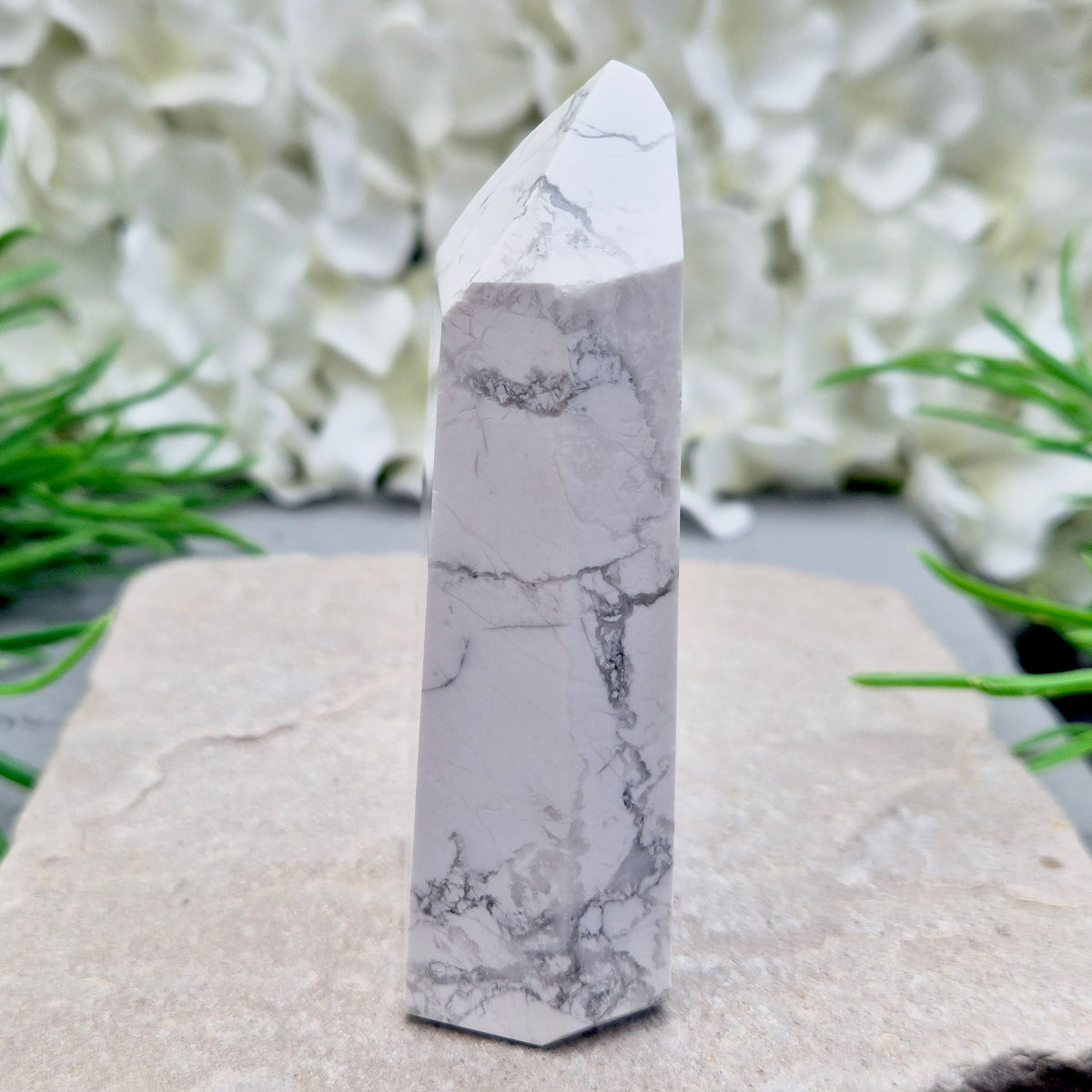 Howlite Crystal Point, Crystal Tower