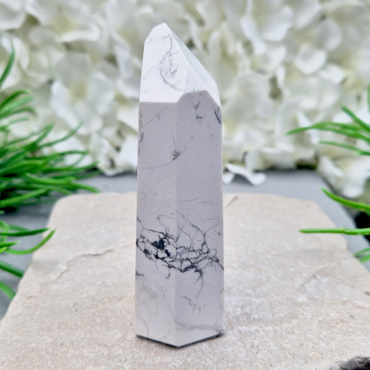 Howlite Crystal Point, Crystal Tower