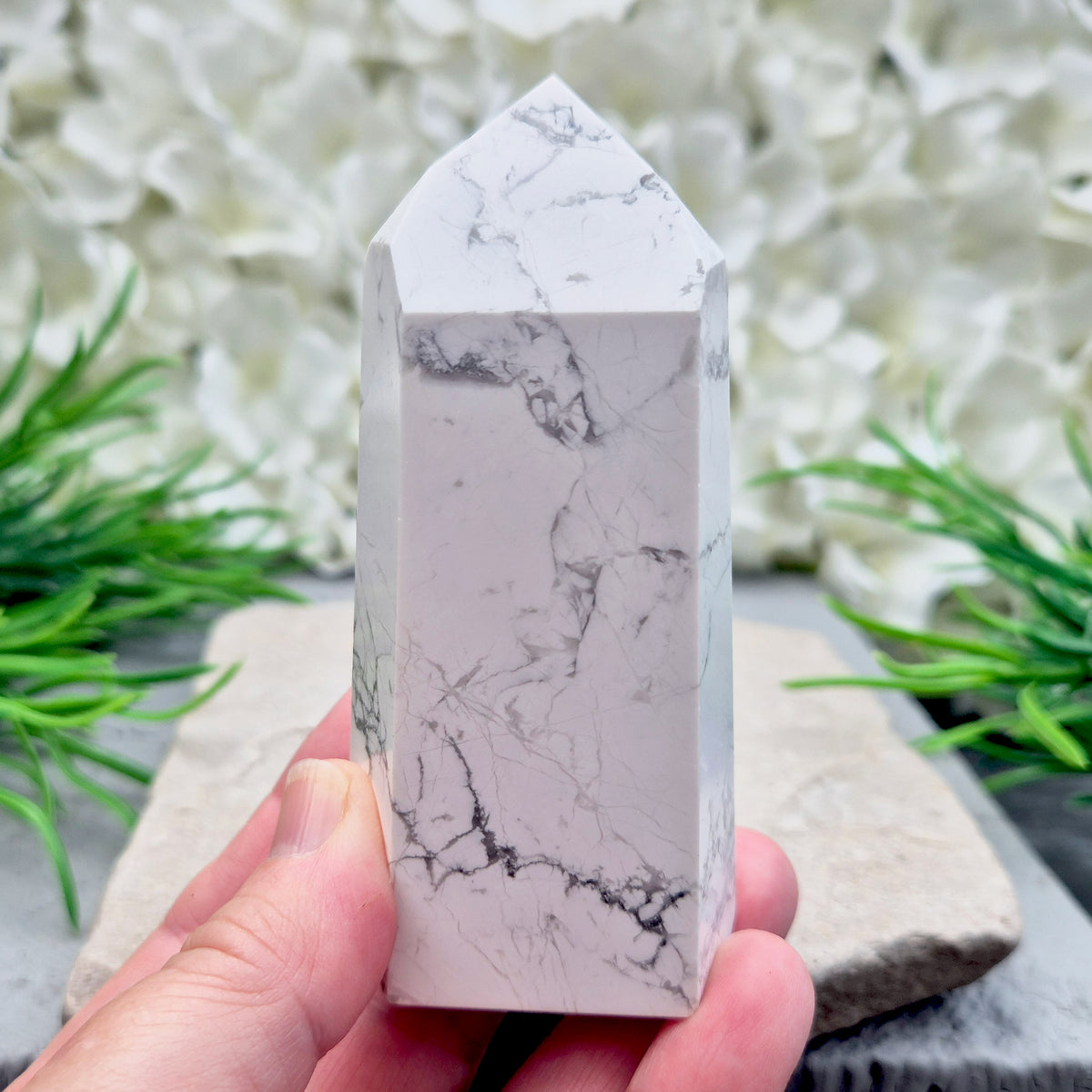 Howlite Crystal Point, Crystal Tower