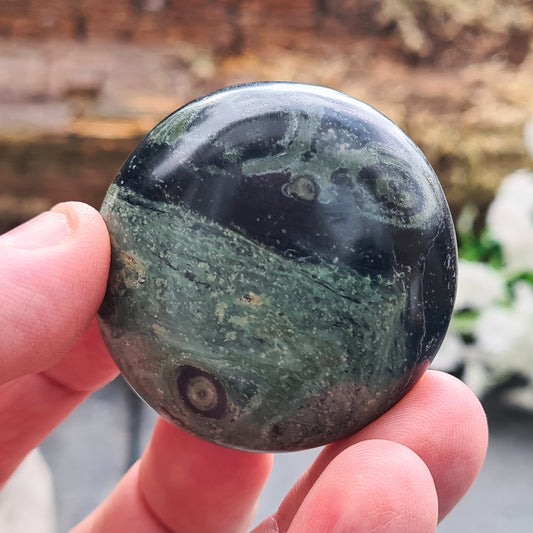 Find stability and peace with Kambaba Jasper. Ideal for grounding, emotional healing, and enhancing spiritual connection.