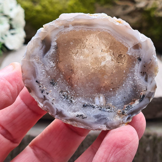 Oco or Ocho Geodes are Small Agate Geodes with a drusy quartz lining that are found in the Tres Pinheiros region of Brazil. These are real cutie pies, a little crystal packed with beauty and energy.